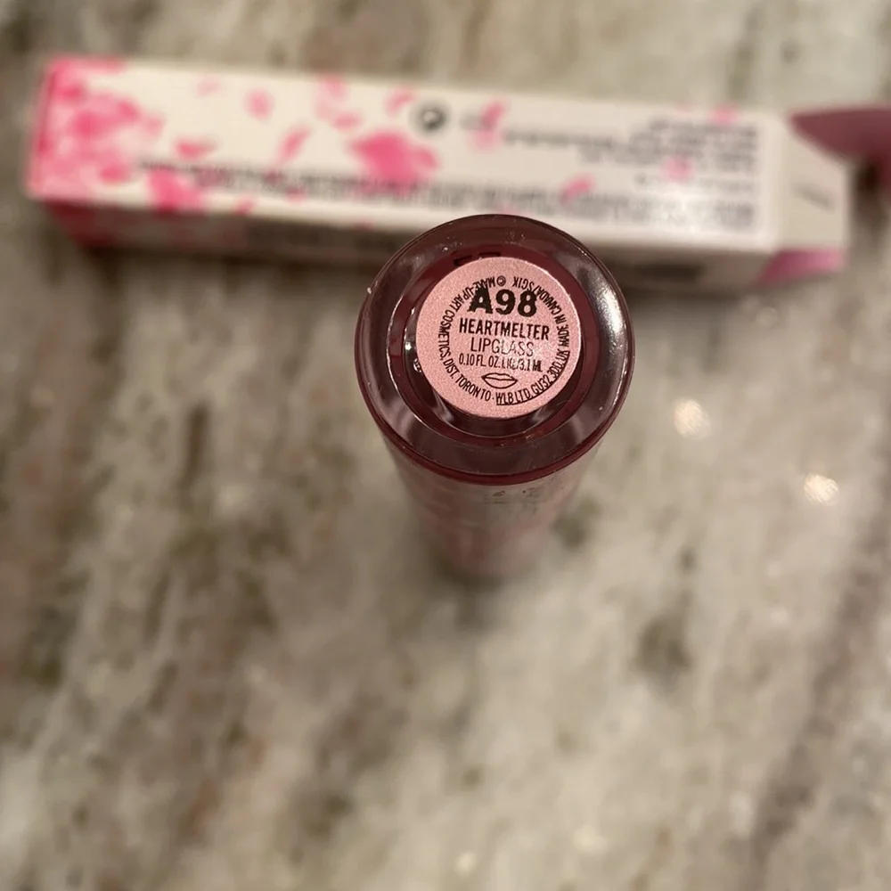 15:09- MAC Bloom Bloom Bloom Edition Lipglass